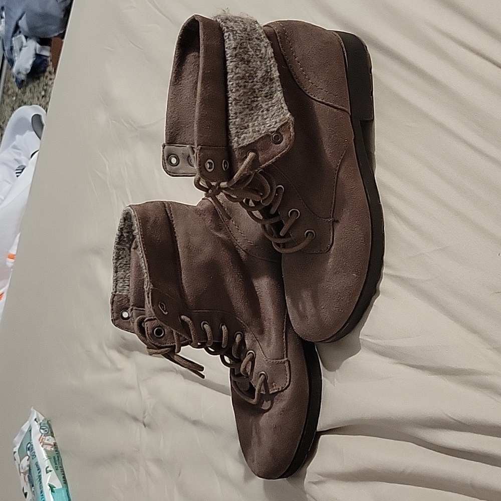 Yetta Booties Block Heel Lace-up